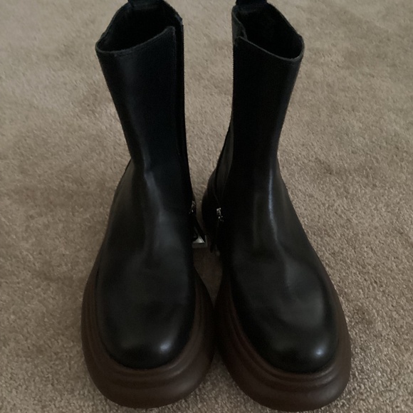 Zara Brand NEW Thick Sole Leather Ankle Boots Black - Picture 1 of 4